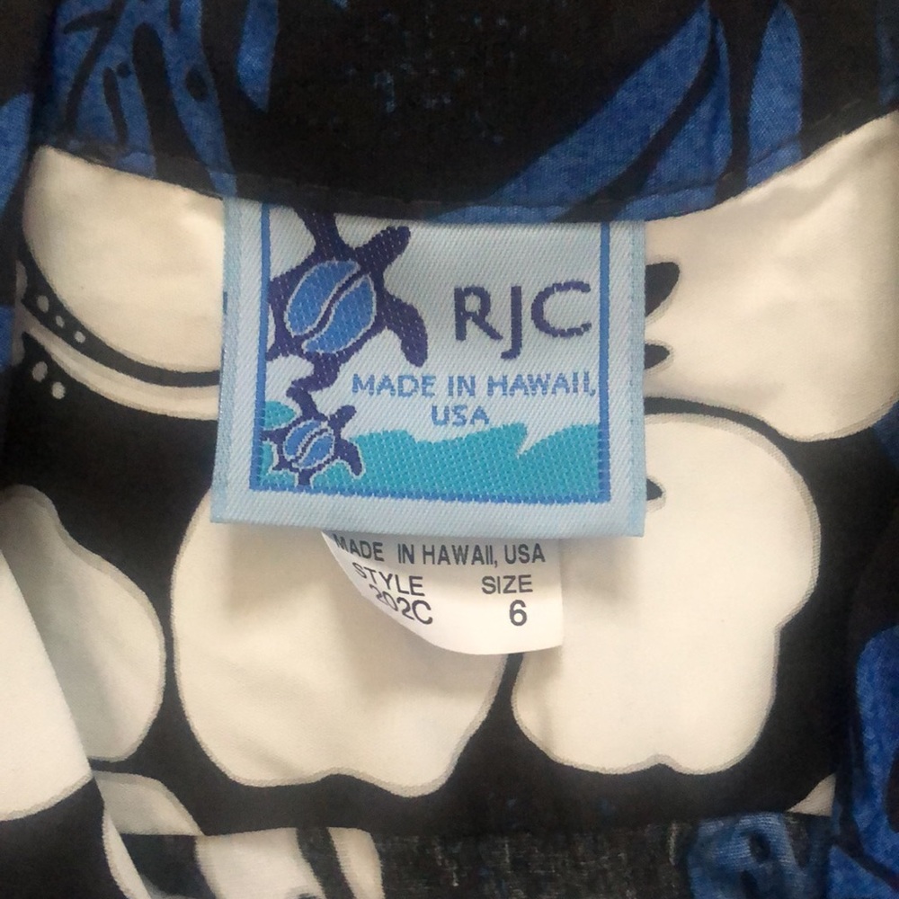 NWOT RJC Boy's White Hibiscus Hawaiian Shirt in Blue - Picture 2 of 3